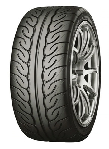Yokohama AD08RS 235/45 R17 94W